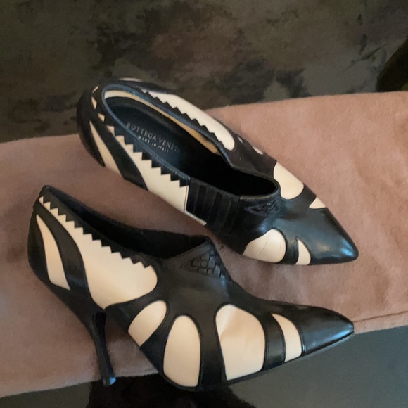 Bottega Veneta black&cream slip on bootie size 37. - Picture 2 of 4